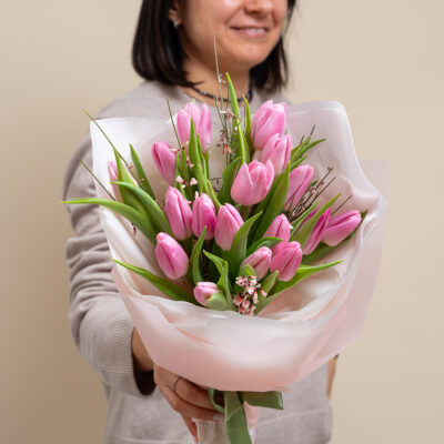 Buchet 15 lalele roz