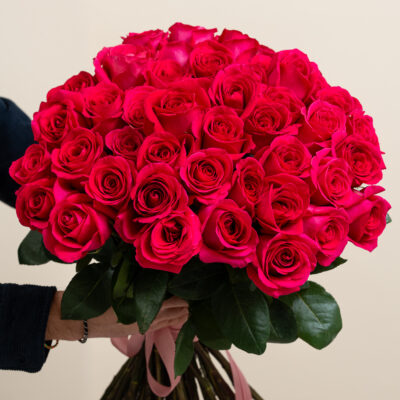 Buchet 55 trandafiri roz cyclam