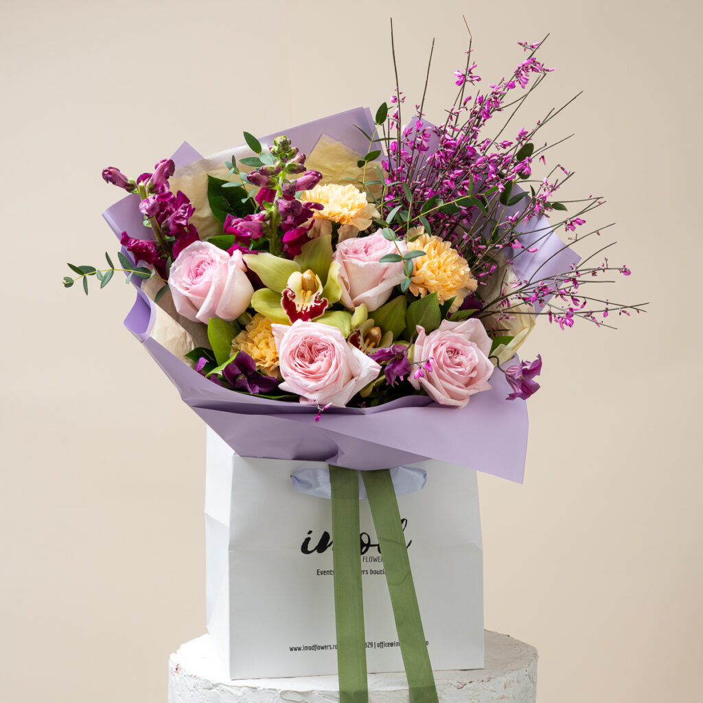 Buchet Harmony Lila cu Orhidee si Trandafiri