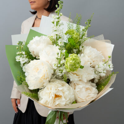 Buchet White Poetry cu bujori