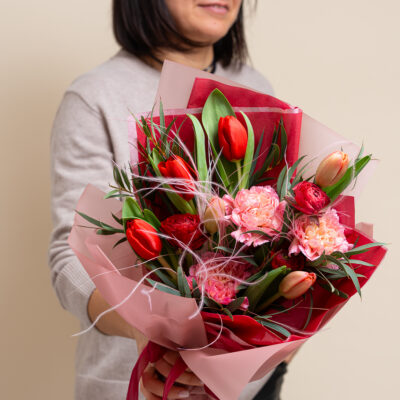 Buchet Romantic cu Lalele Rosii