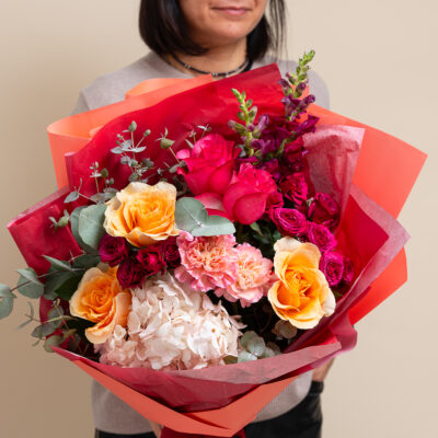 Buchet cu trandafiri rosii si galbeni