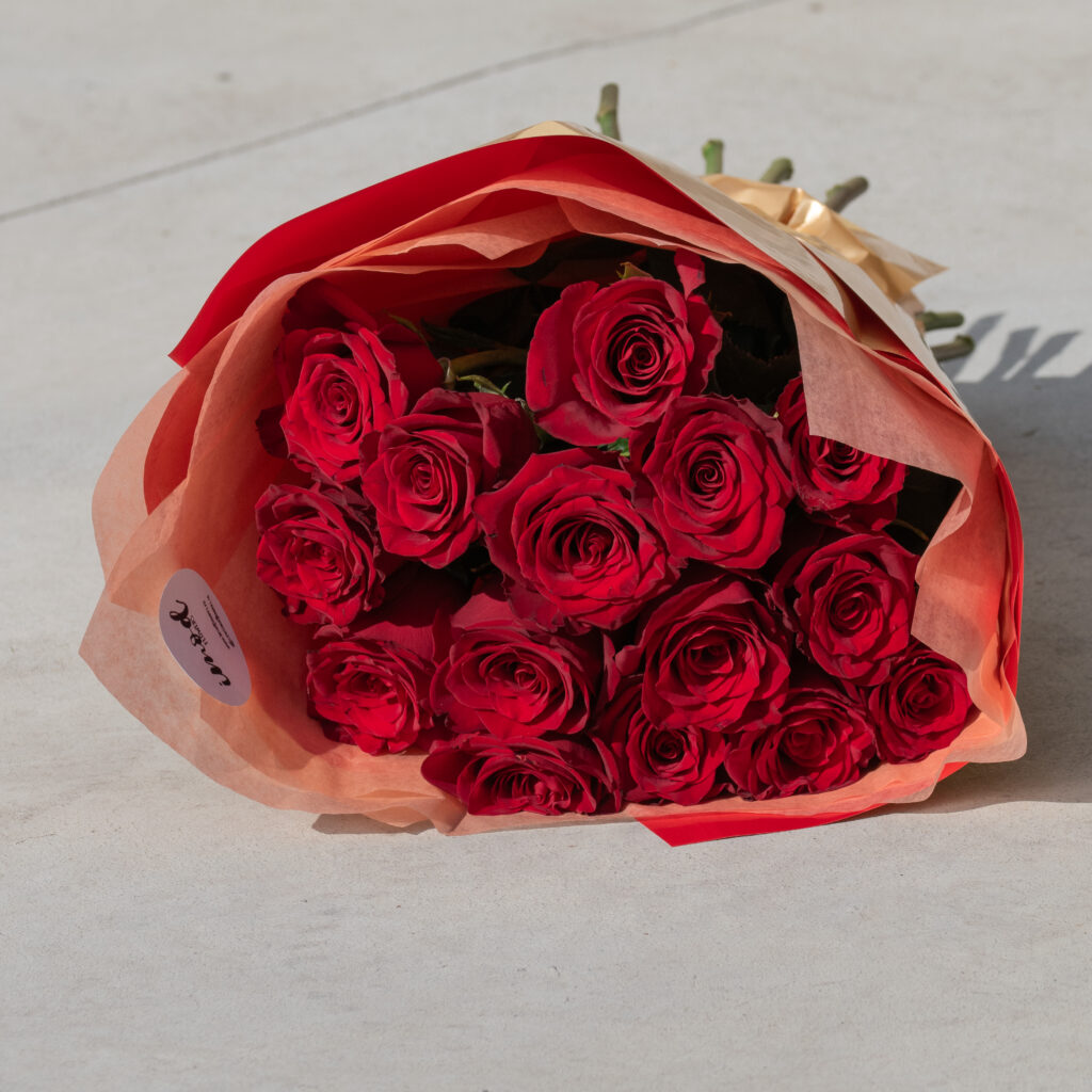 Buchet cu 17 trandafiri rosii