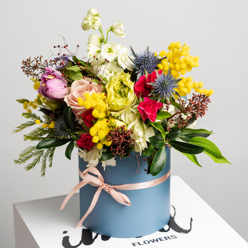 cutia cu flori colorate