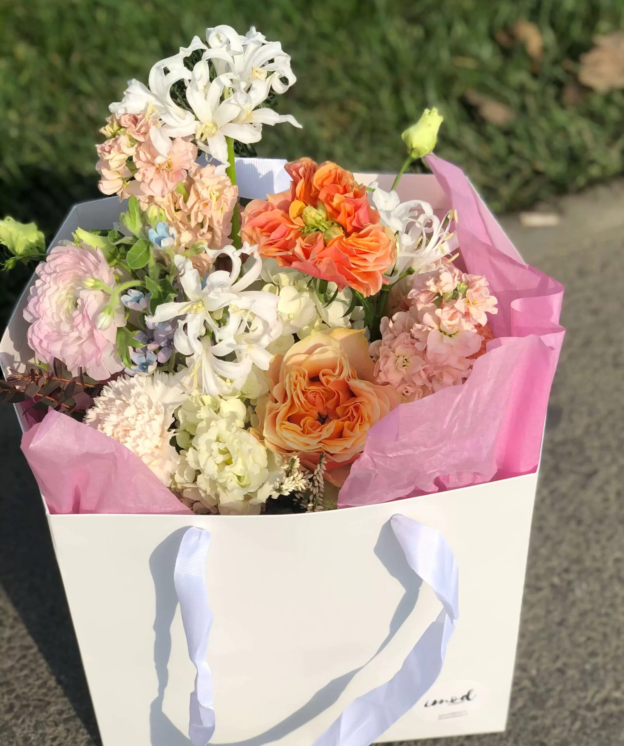 ARANJAMENT FLORAL IN CUTIE MOMENTE DULCI 1