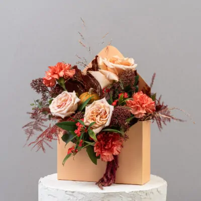 Aranjament Floral de Toamna cu Dovlecei si Trandafiri Piersica