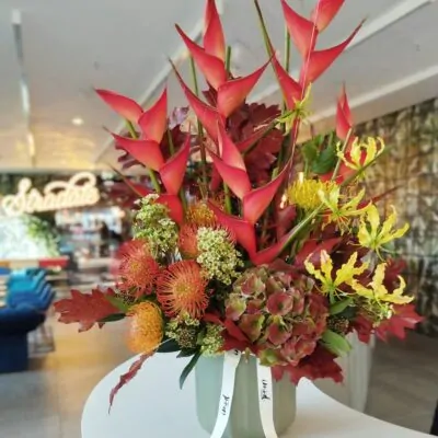 Aranjament floral corporate cu flori exotice
