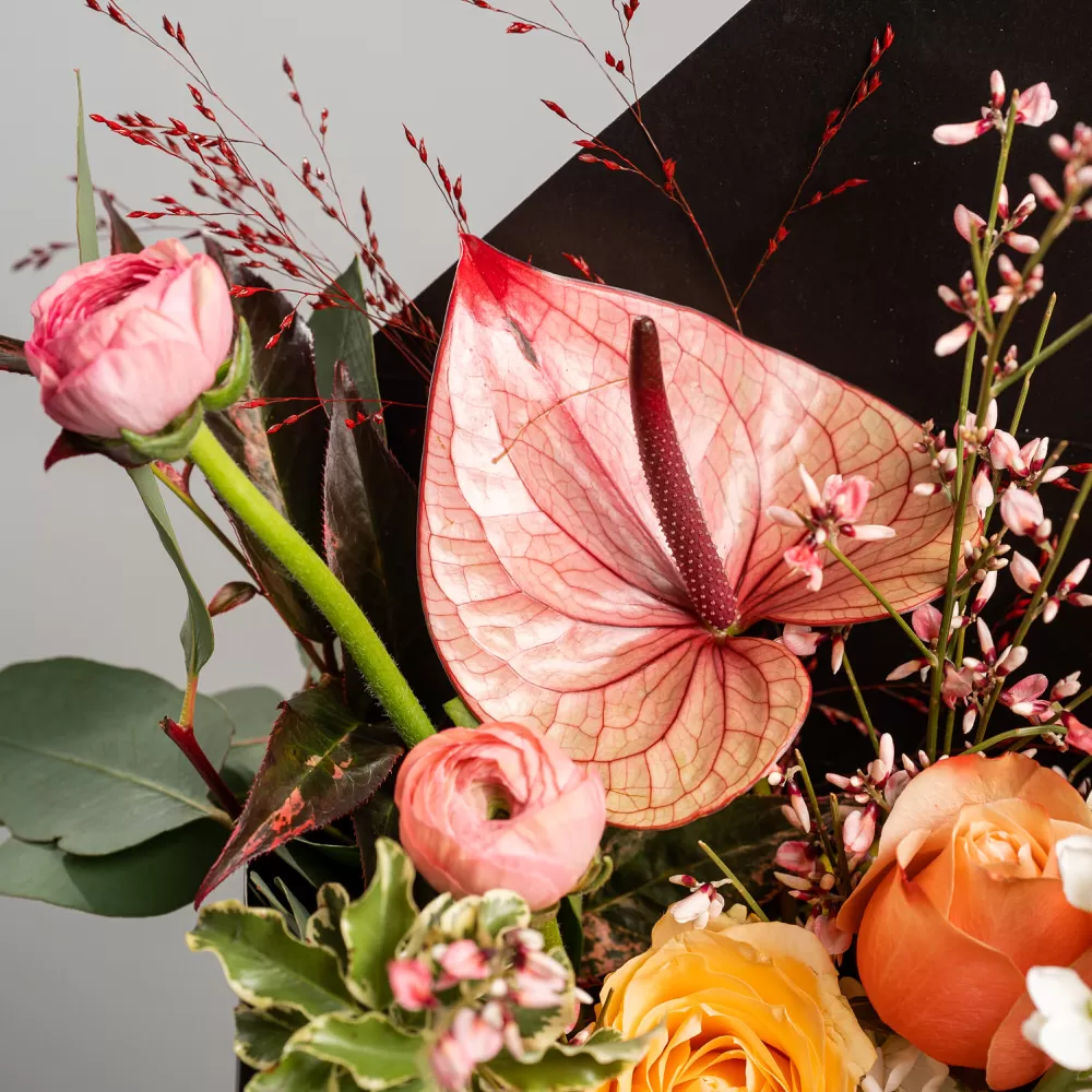 Aranjament in cutie plic cu ranunculus