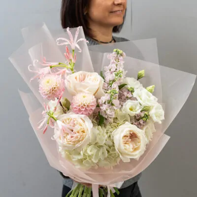 Buchet Diafan cu Hortensie, Trandafiri si Mathiola