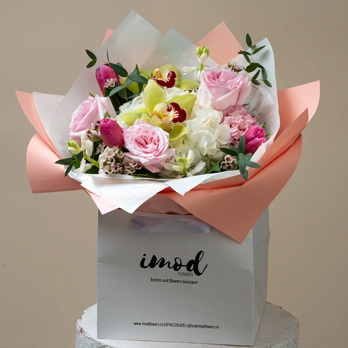 Buchet-Elegant-cu-Orhidee-si-Trandafiri-Roz-1