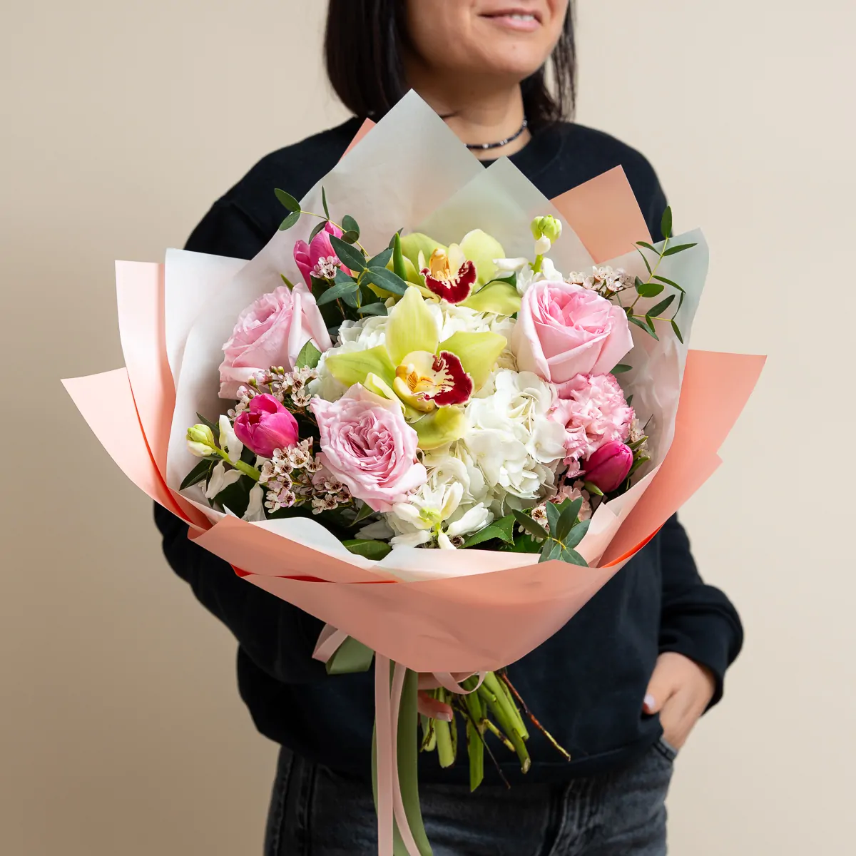 Buchet-Elegant-cu-Orhidee-si-Trandafiri-Roz