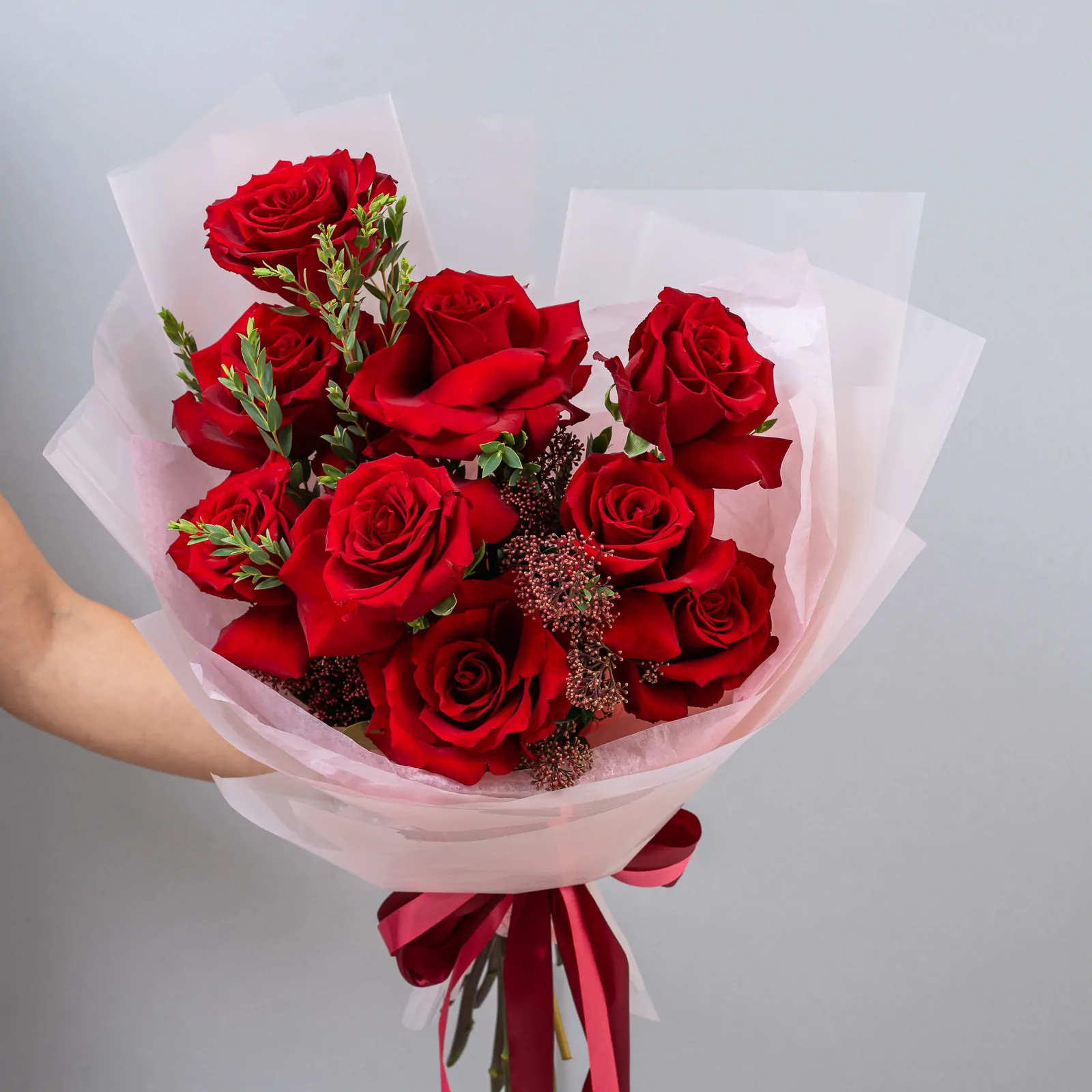 Buchet cu trandafiri rosii premium, ambalaj elegant