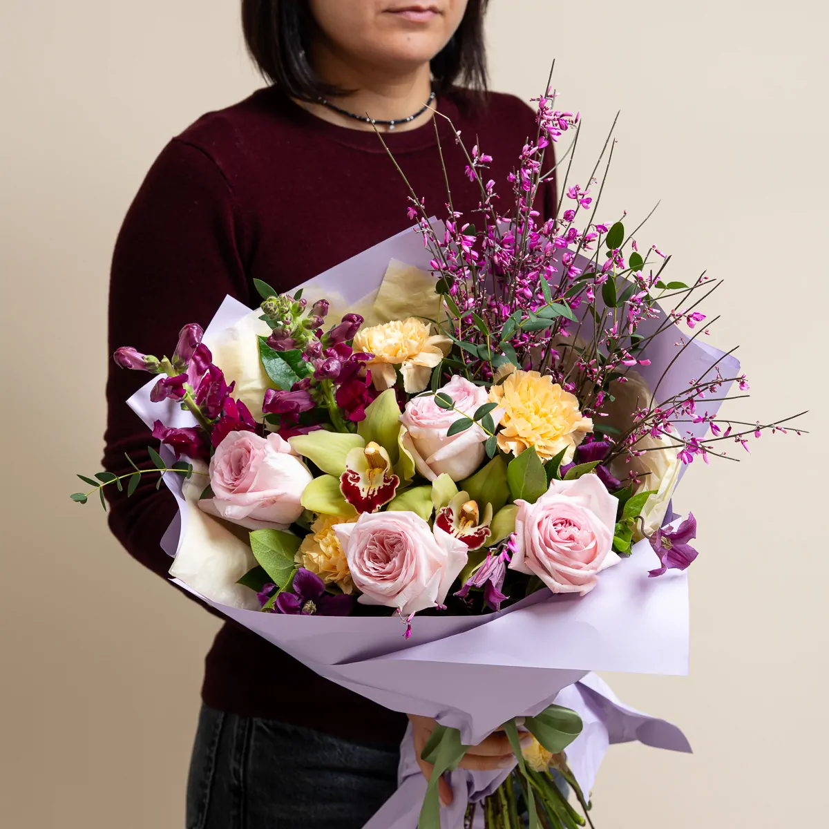 Buchet Harmony Lila cu Orhidee si Trandafiri