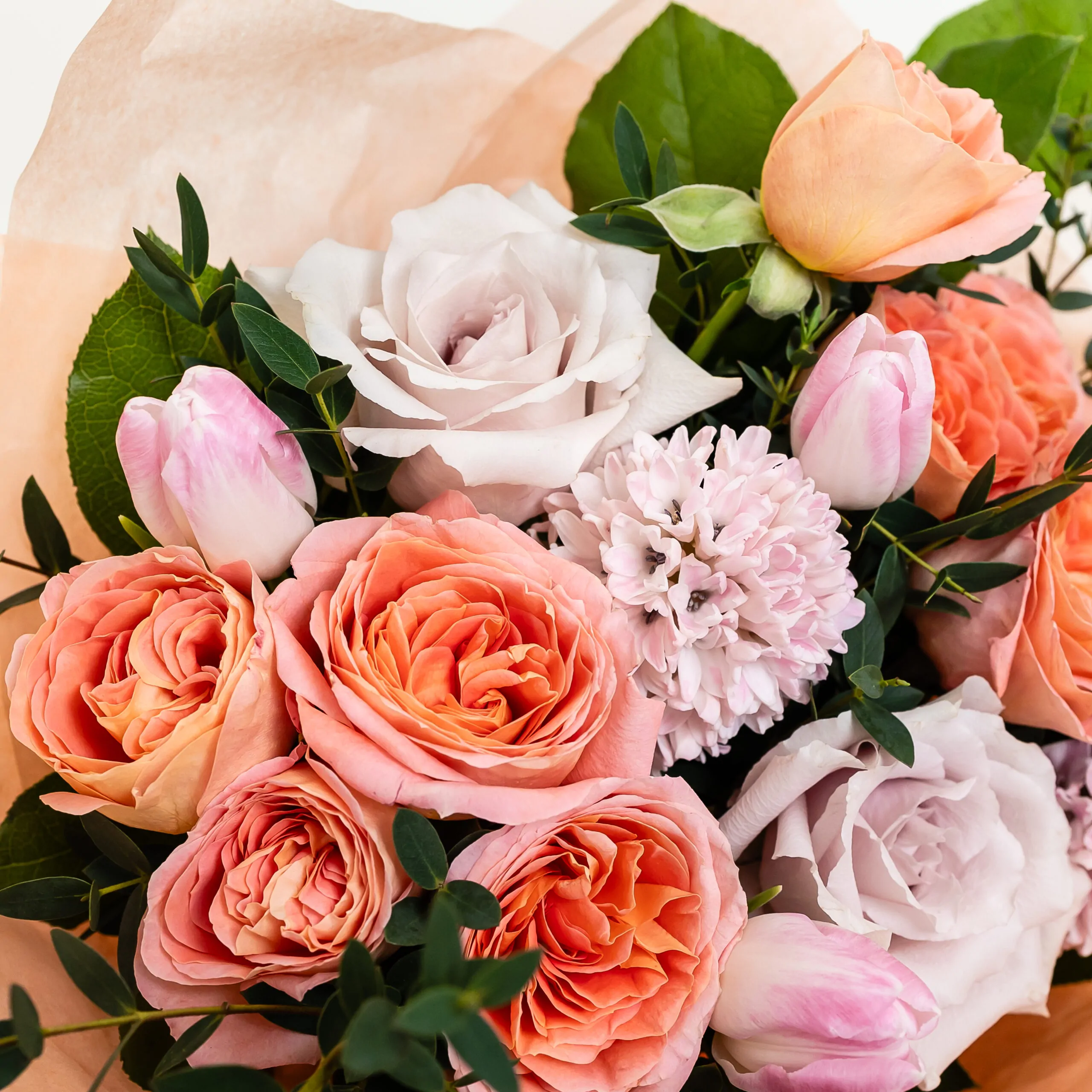Buchet Pastel cu Minitrandafiri, Lalele si Zambile