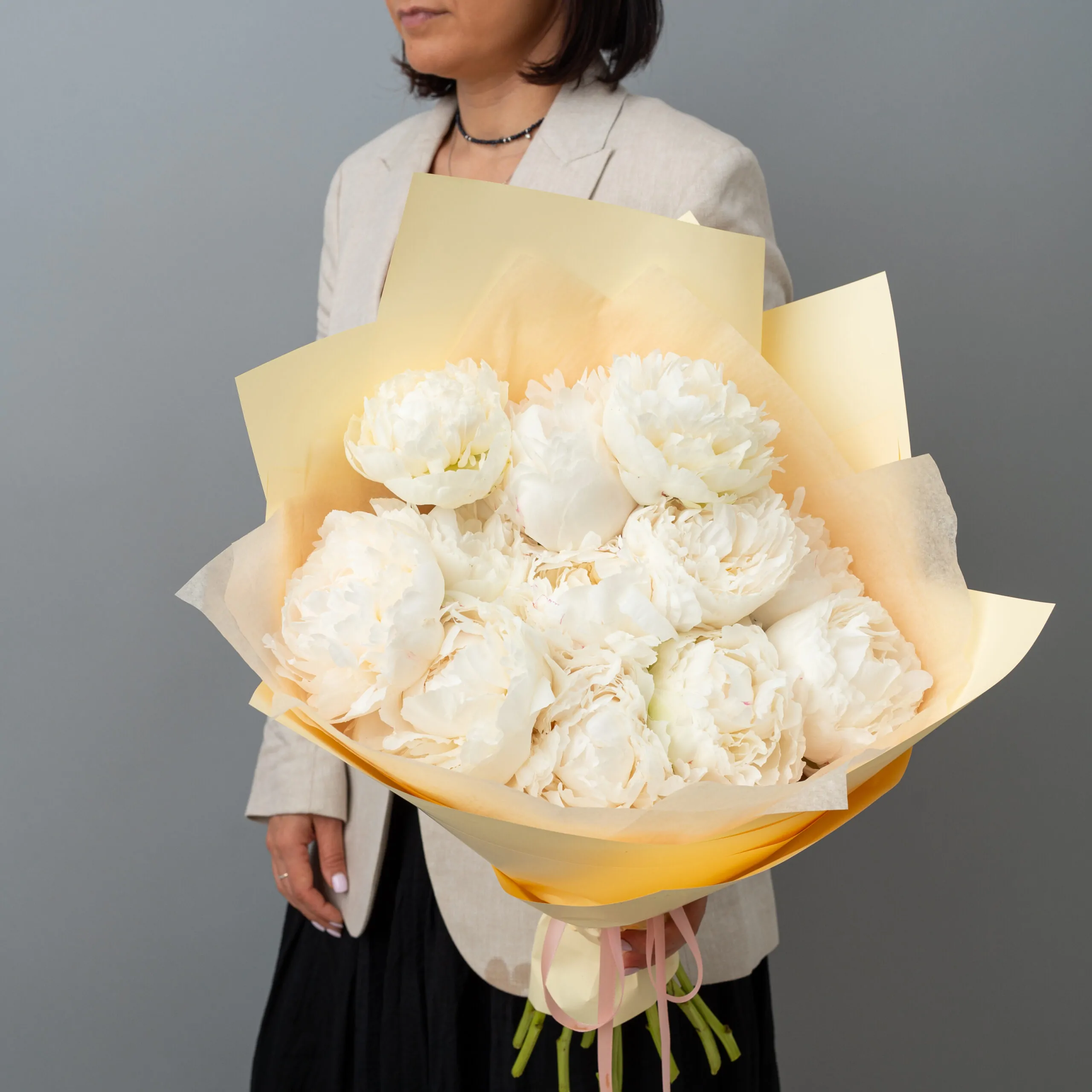 Buchet cu 11 bujori albi parfumati