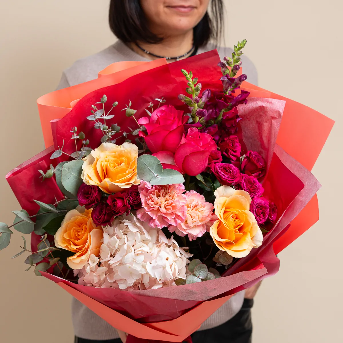 Buchet cu trandafiri rosii si galbeni