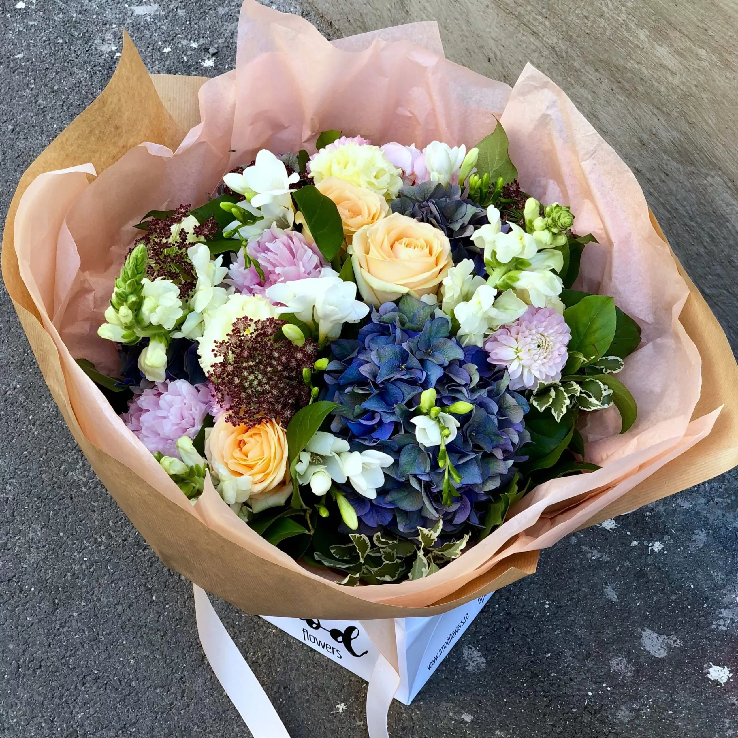 Buchet de flori vise in culori