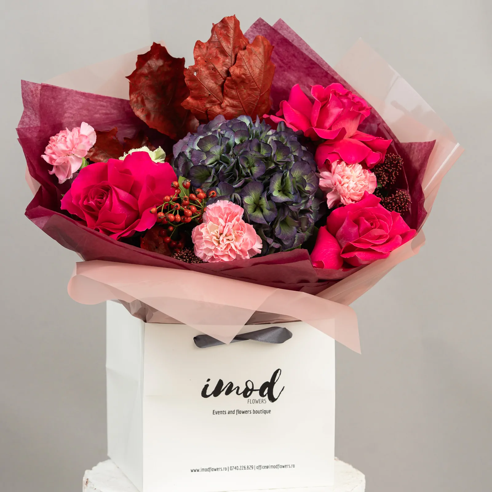 Buchet de toamna cu hortensie vintage si trandafiri speciali