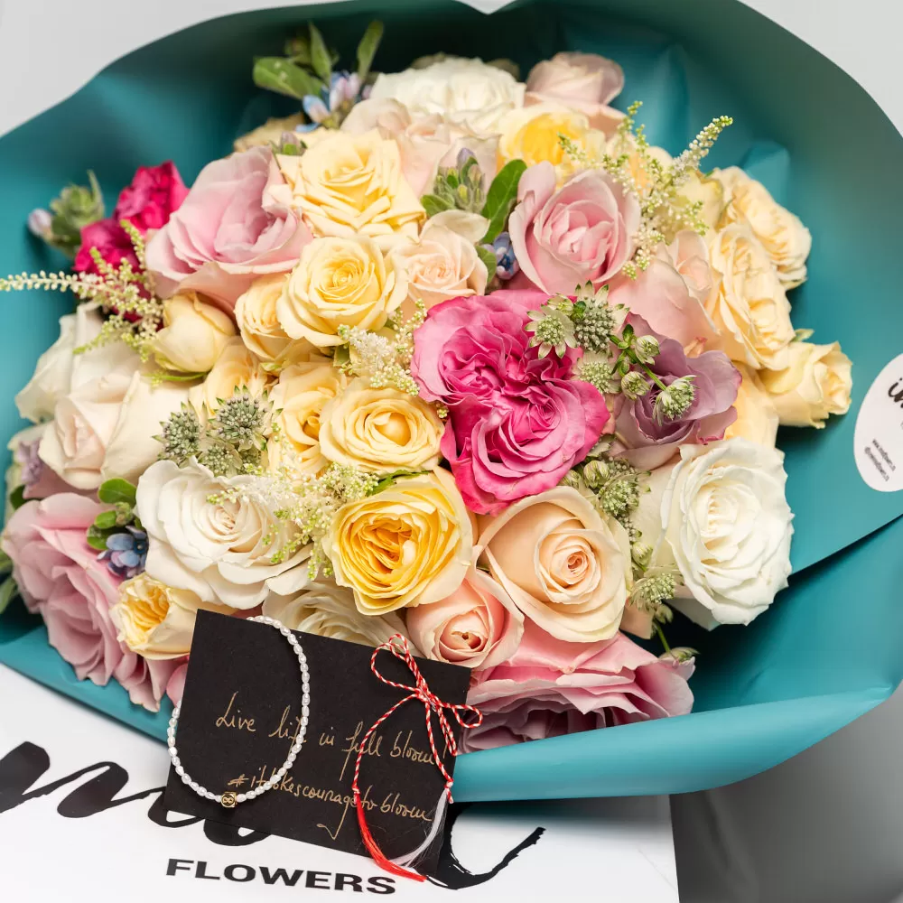 Buchet de trandafiri multicolori