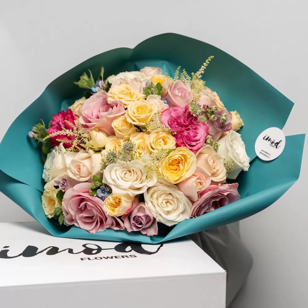 Buchet de trandafiri multicolori