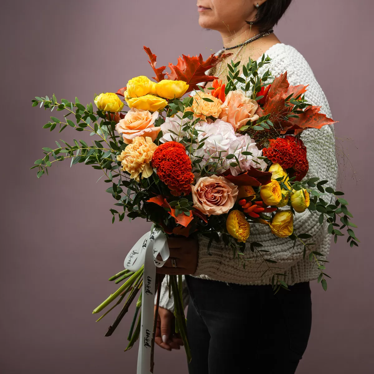 Caldura Toamnei Buchet in Culori de Galben si Rosu
