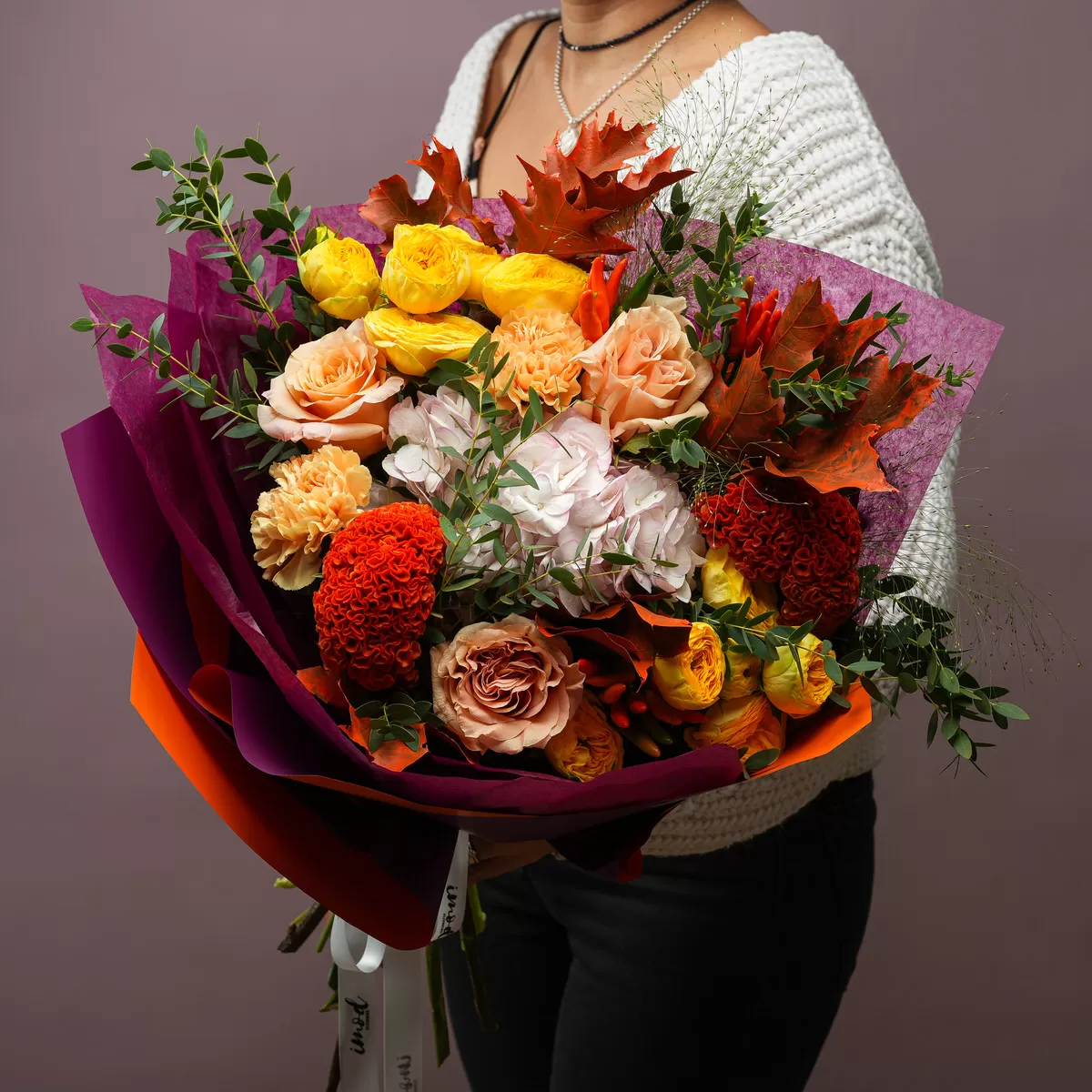 Caldura Toamnei Buchet in Culori de Galben si Rosu