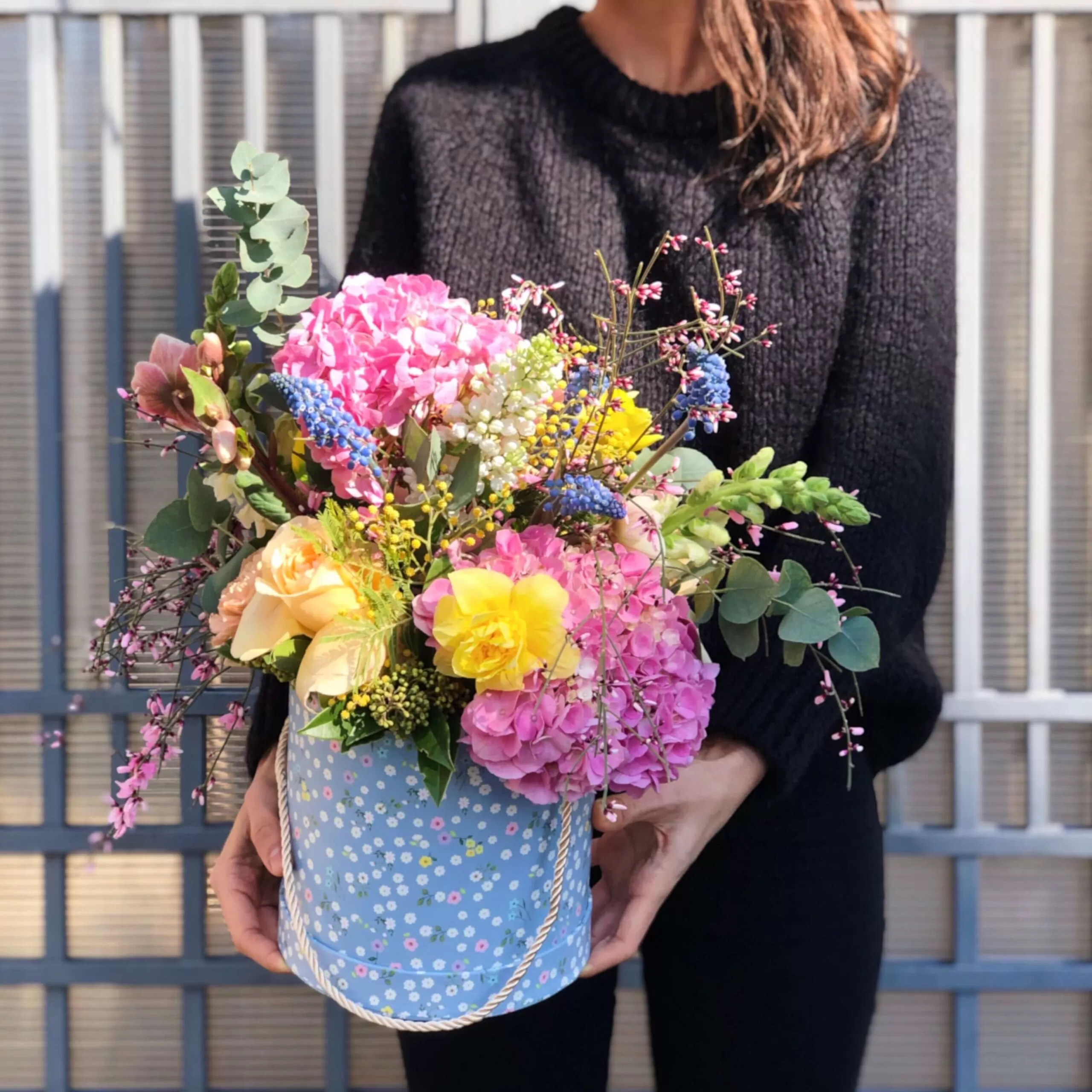 Cutie cu flori zi frumoasa 1