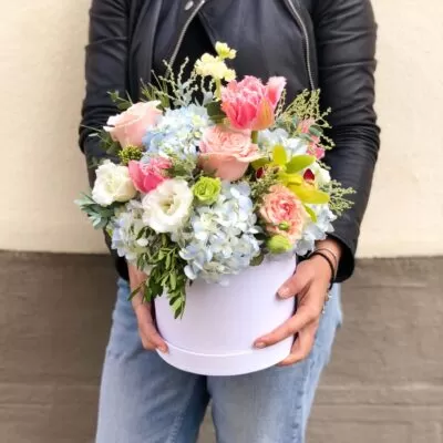 Trandafiri roz si hortensie in cutie 1