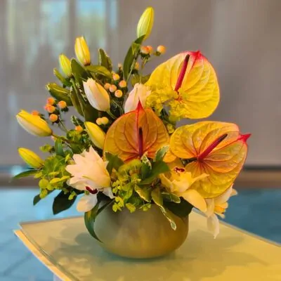 Aranjament floral receptie cu anthurium si crini