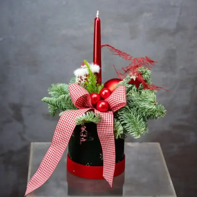 aranjament-floral-de-craciun-in-cutie