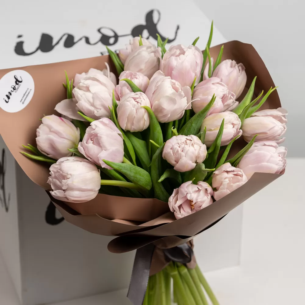 buchet lalele roz la fir