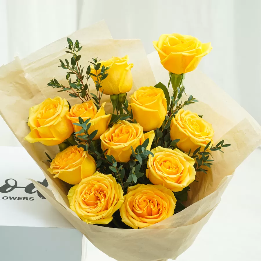 Buchet cu 11 trandafiri galbeni - imagine 2