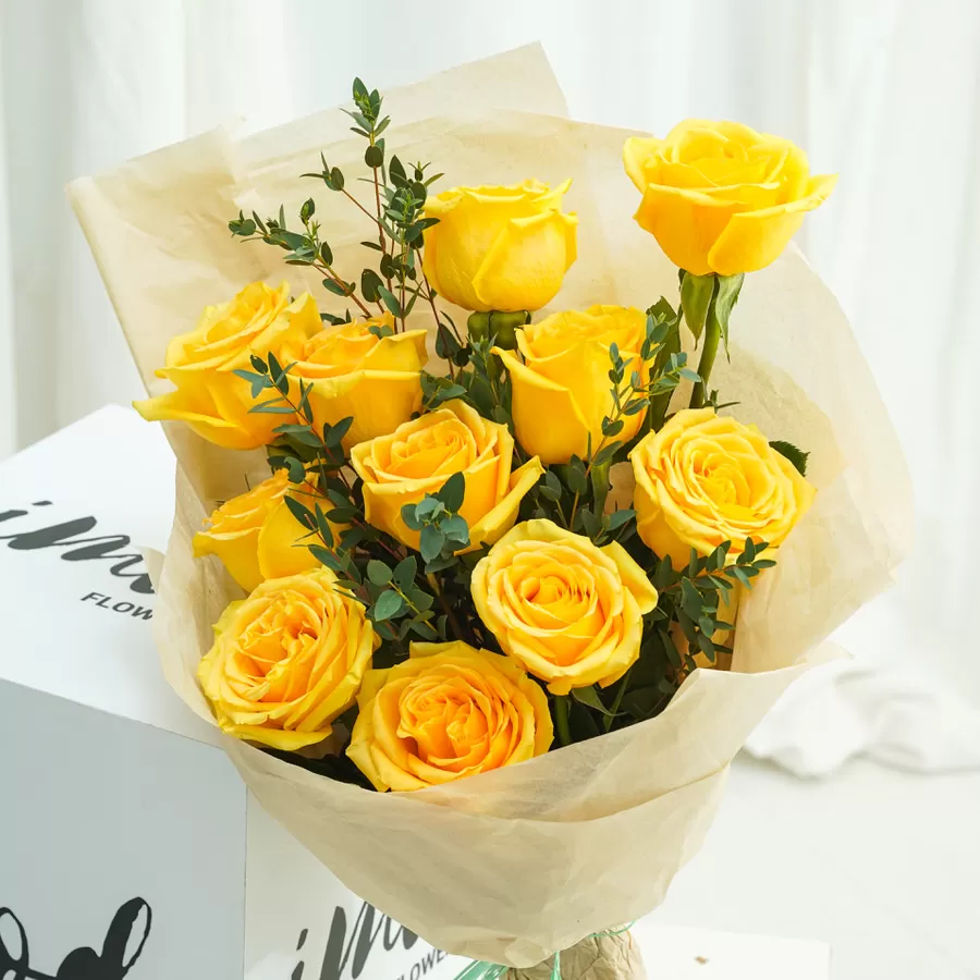 buchet cu 11 trandafiri galbeni