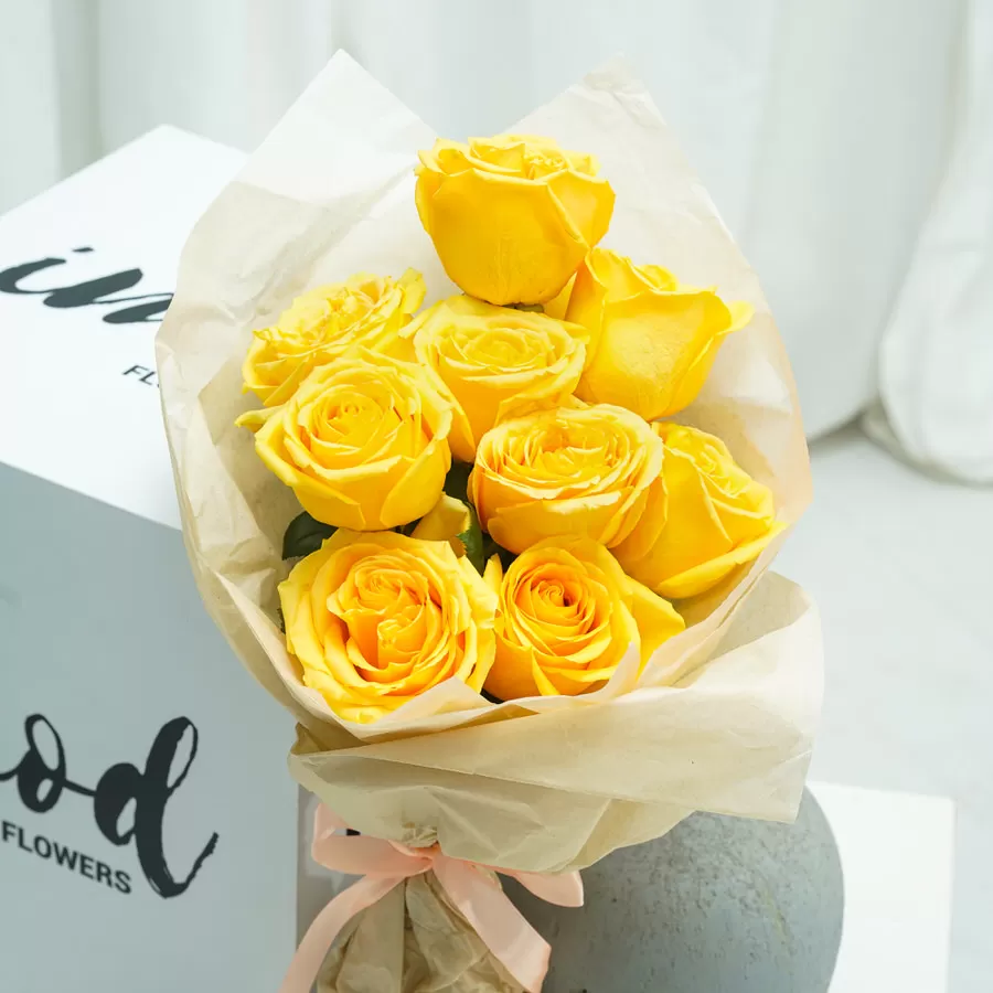 Buchet de flori 9 trandafiri galbeni