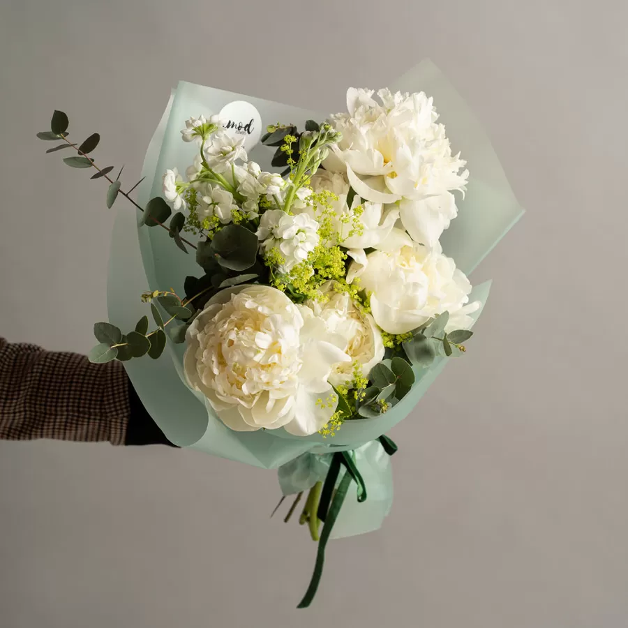 buchet cu 5 bujori albi