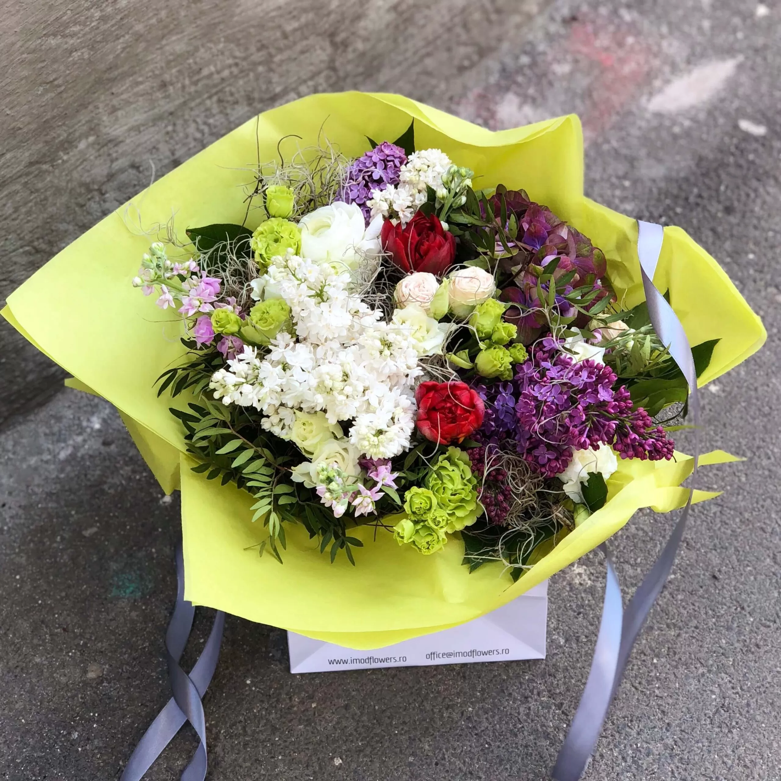 buchet cu liliac alb
