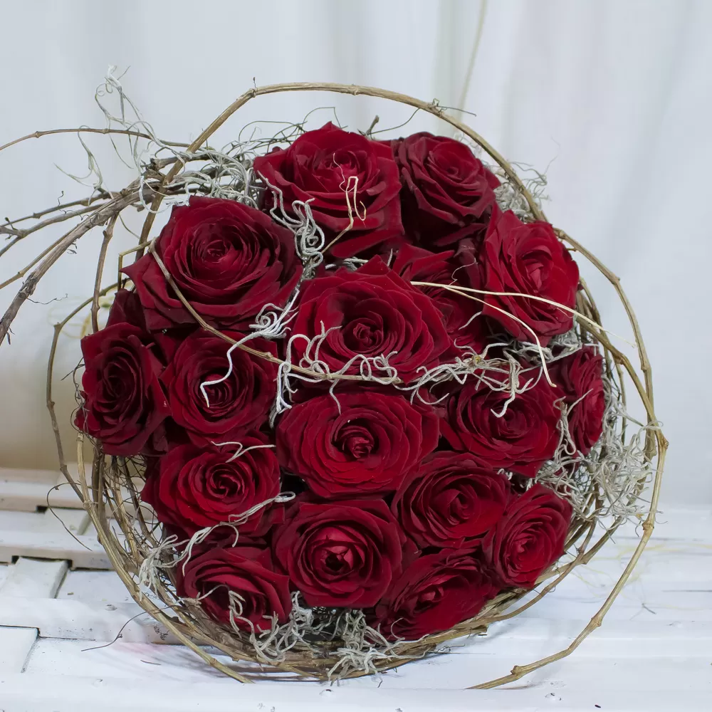 buchet de 19 trandafiri rosii 1