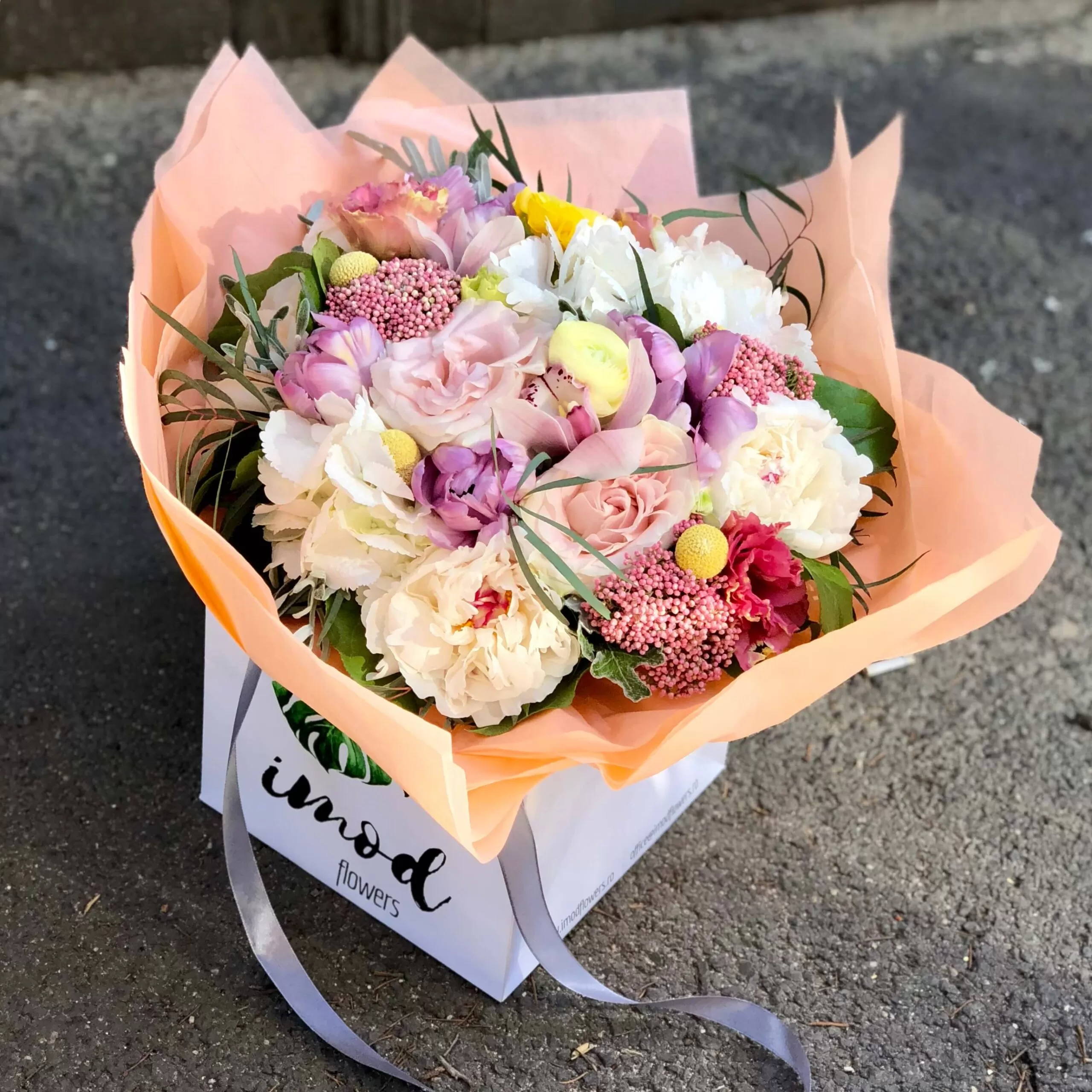buchet de flori diafan