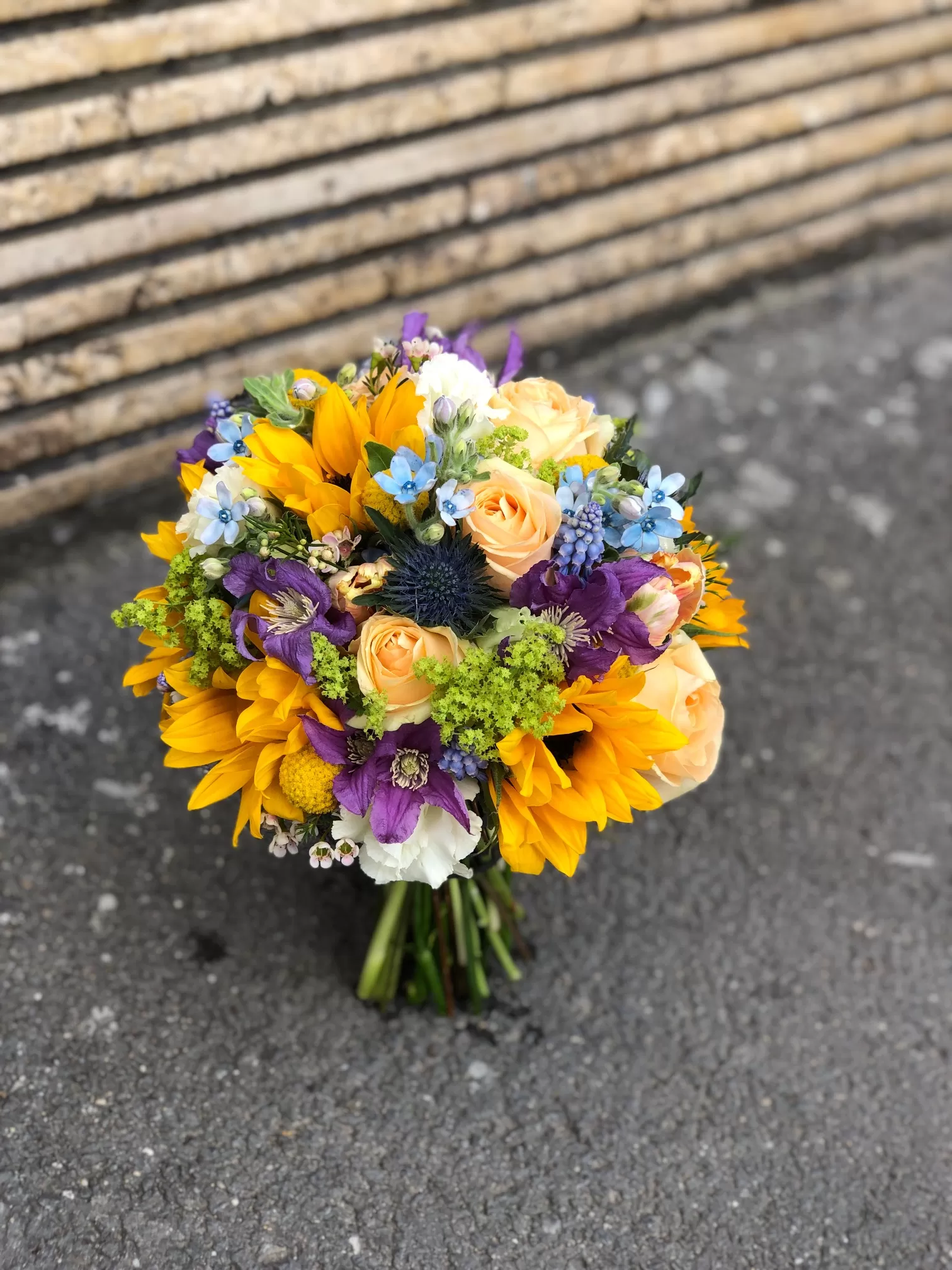 Buchet mireasa rustic cu floarea soarelui si flori colorate IMOD Flowers