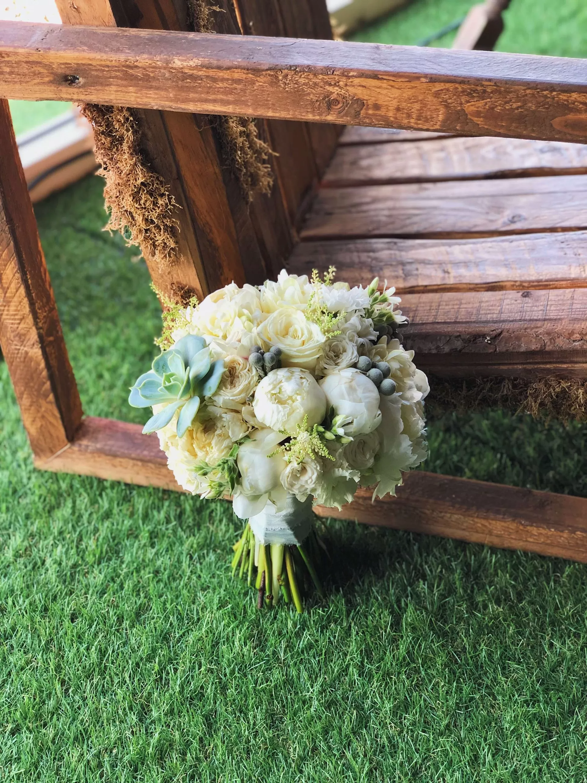 buchet mirea flori albe scaled